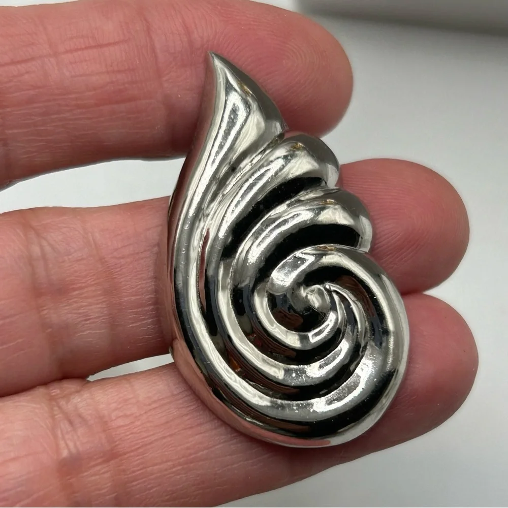 Swirled Vintage Sterling Silver pierced Earrings